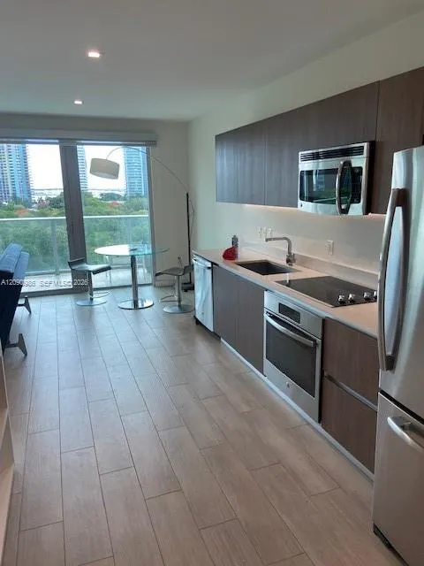 1600 SW 1st Ave #811 Miami, FL 33129