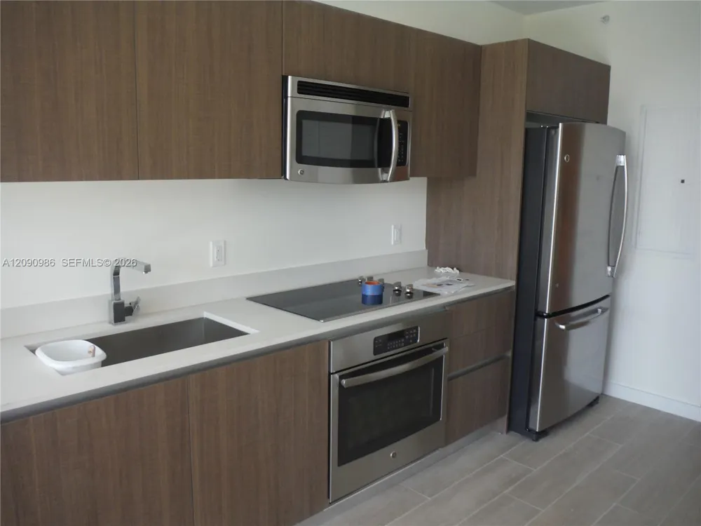 1600 SW 1st Ave #811 Miami, FL 33129