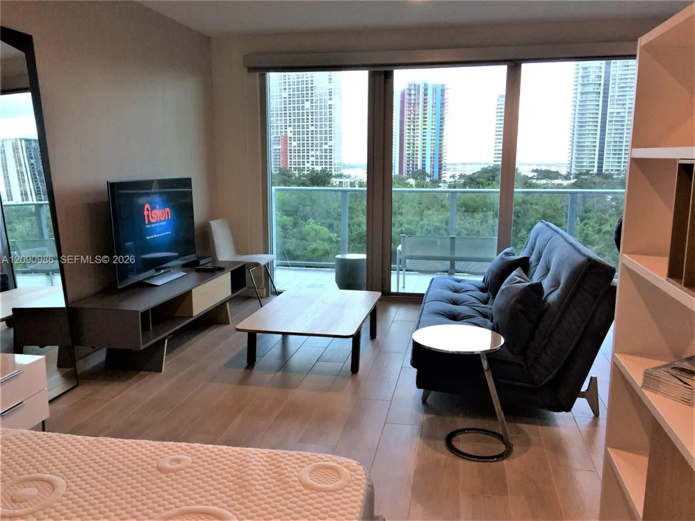 1600 SW 1st Ave #811 Miami, FL 33129
