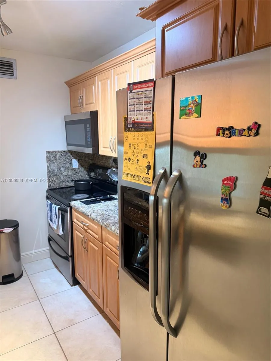 460 W Park Dr #202 Miami, FL 33172