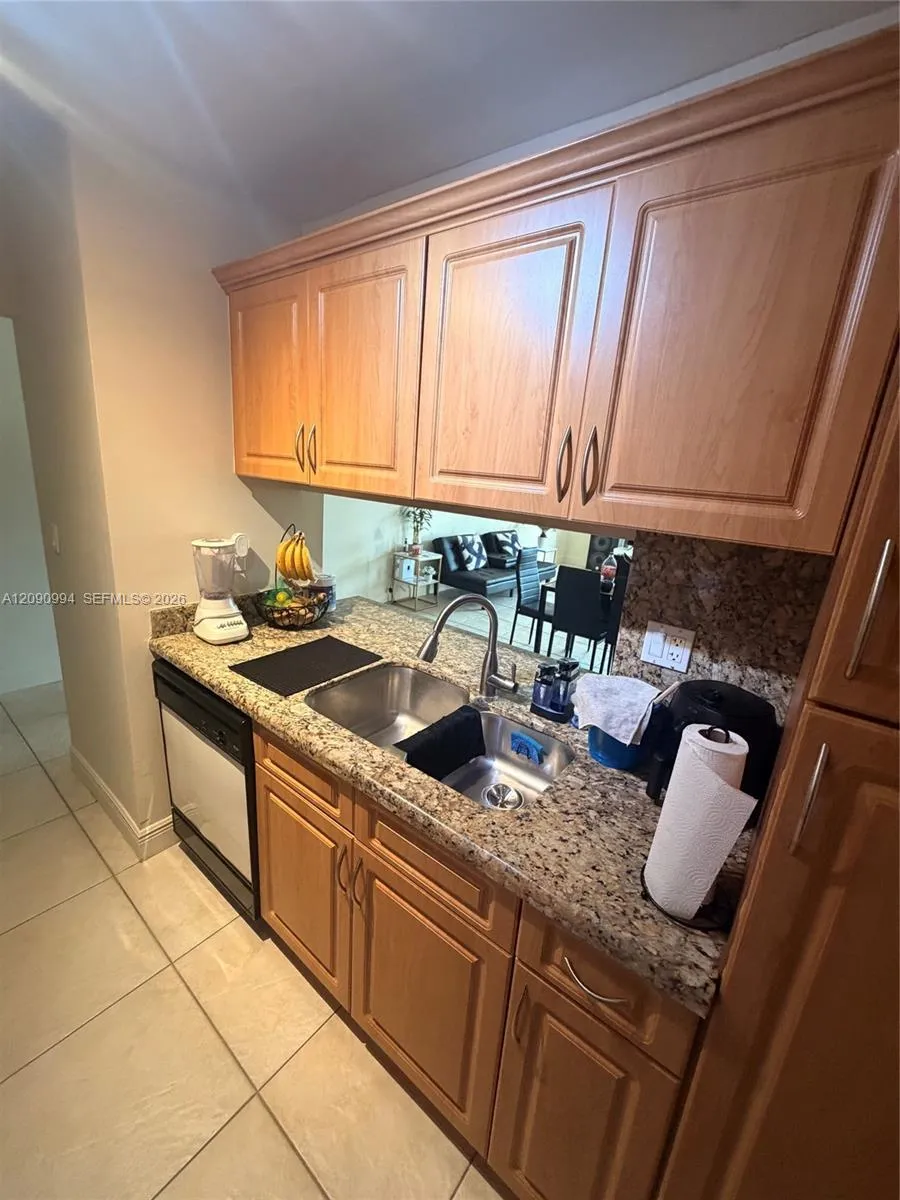460 W Park Dr #202 Miami, FL 33172