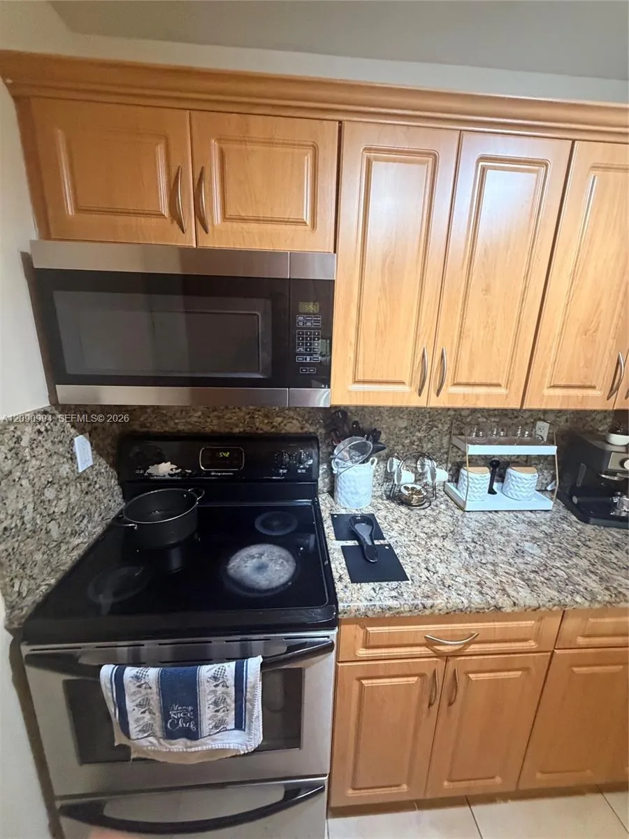 460 W Park Dr #202 Miami, FL 33172
