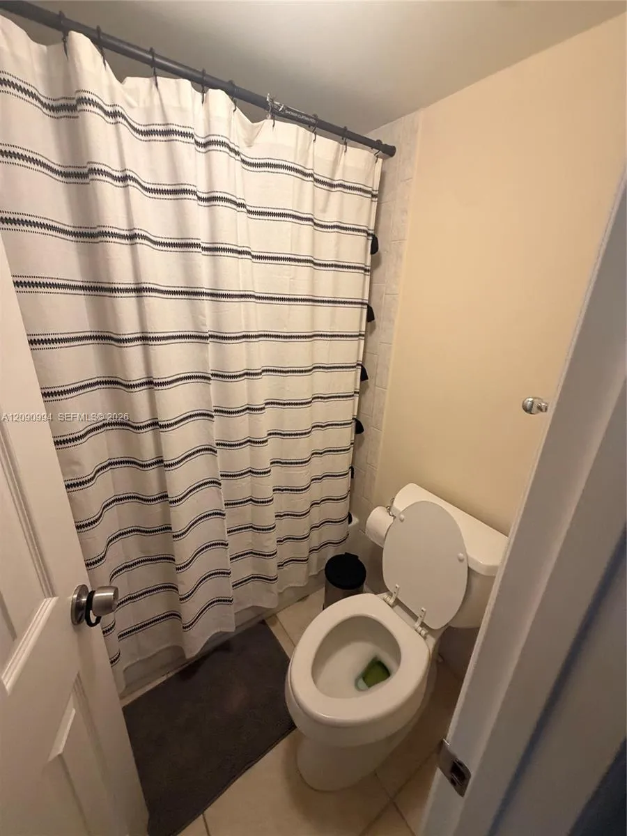460 W Park Dr #202 Miami, FL 33172