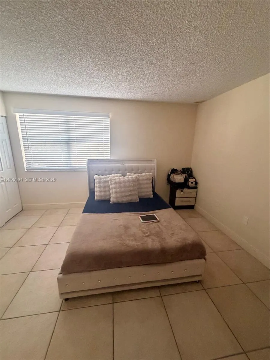 460 W Park Dr #202 Miami, FL 33172