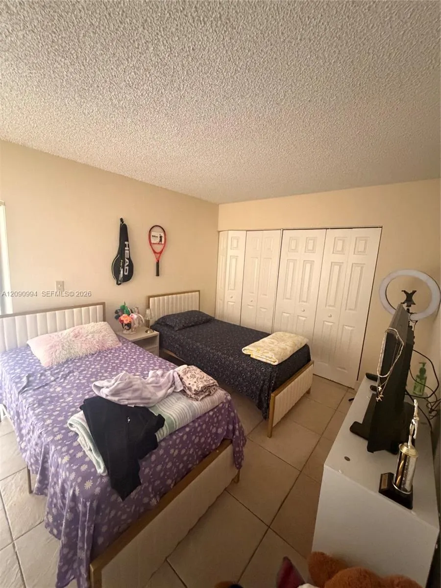 460 W Park Dr #202 Miami, FL 33172