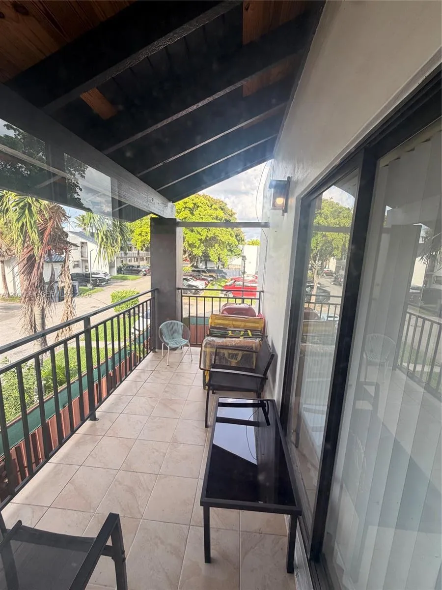 460 W Park Dr #202 Miami, FL 33172