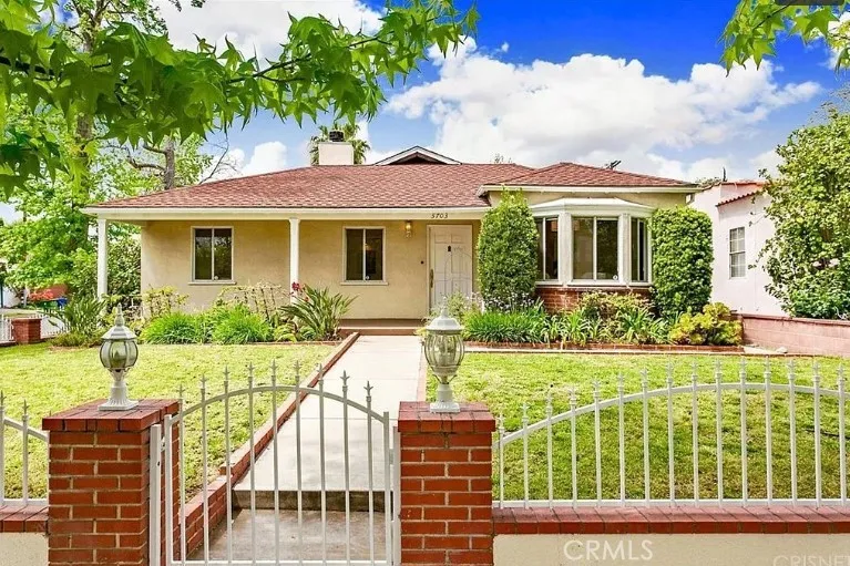 5703 Beck Avenue North Hollywood, CA 91601
