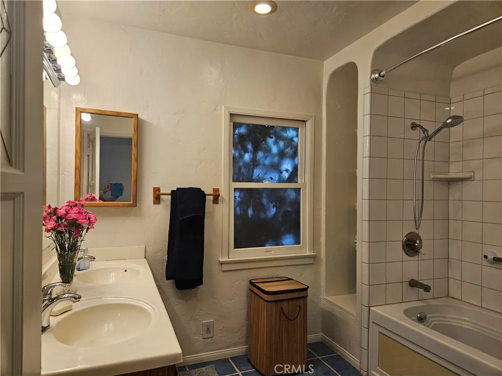 5703 Beck Avenue North Hollywood, CA 91601