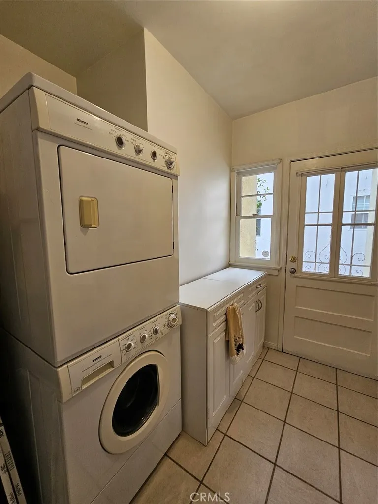 5703 Beck Avenue North Hollywood, CA 91601