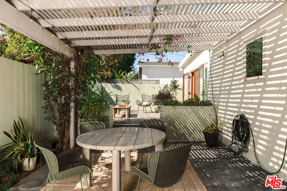 2429 Cloy Avenue Venice, CA 90291