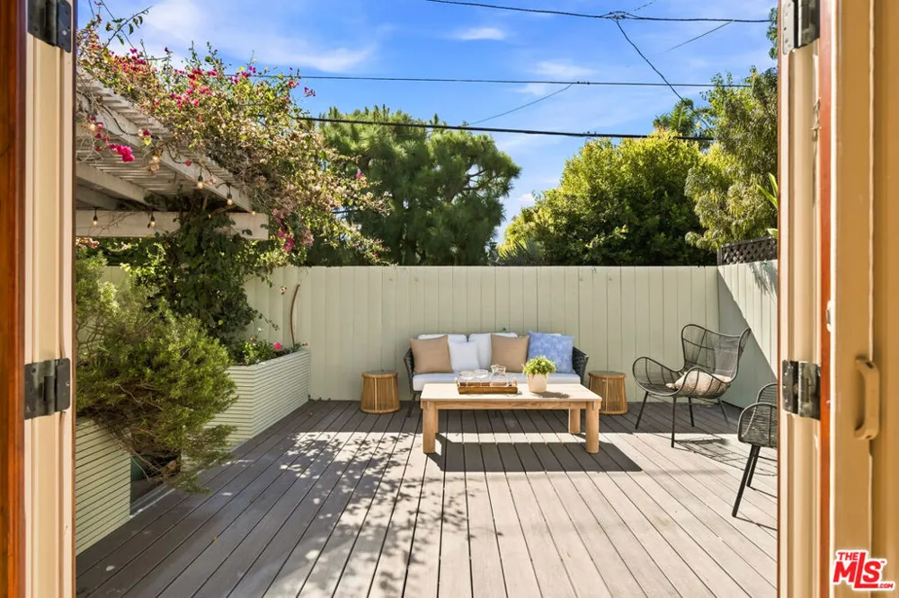 2429 Cloy Avenue Venice, CA 90291