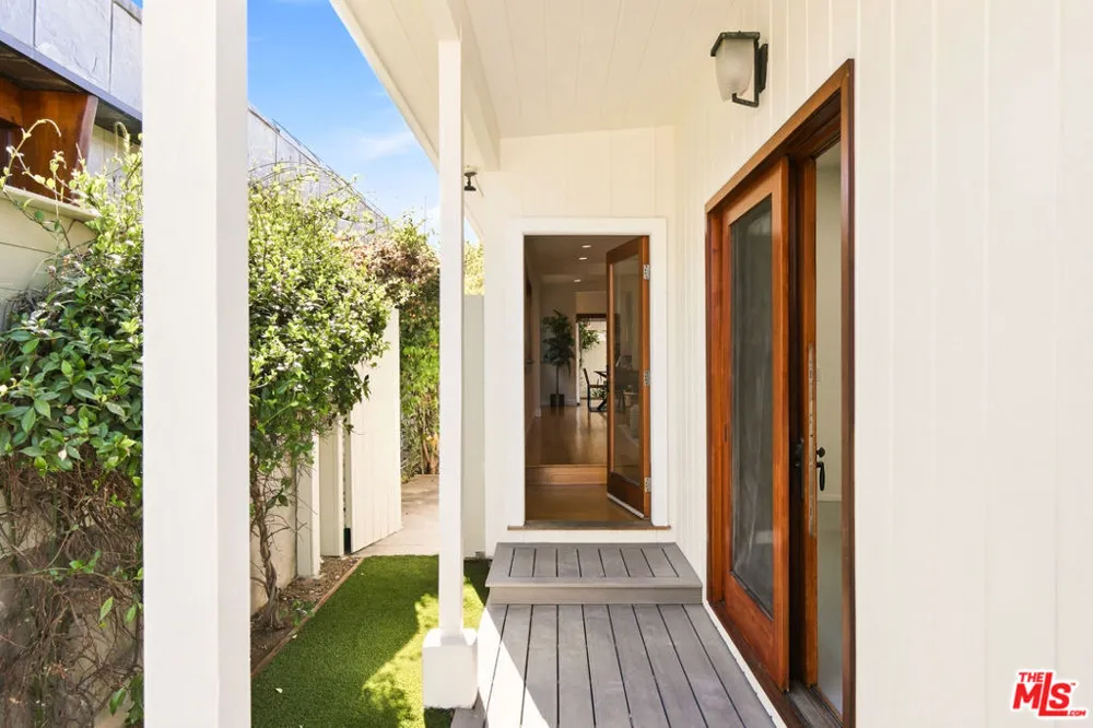 2429 Cloy Avenue Venice, CA 90291
