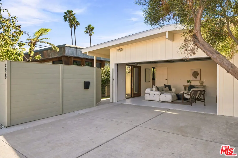 2429 Cloy Avenue Venice, CA 90291