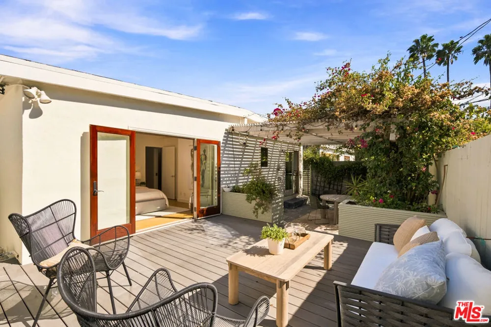 2429 Cloy Avenue Venice, CA 90291