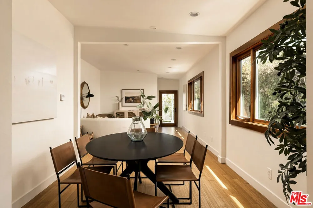 2429 Cloy Avenue Venice, CA 90291