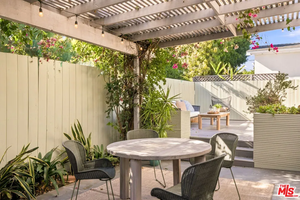 2429 Cloy Avenue Venice, CA 90291