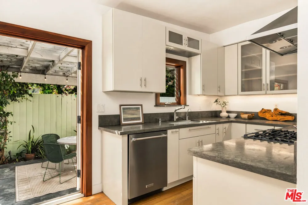 2429 Cloy Avenue Venice, CA 90291