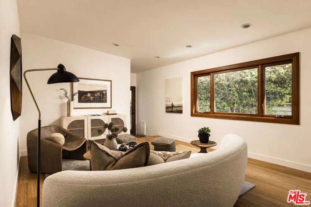 2429 Cloy Avenue Venice, CA 90291