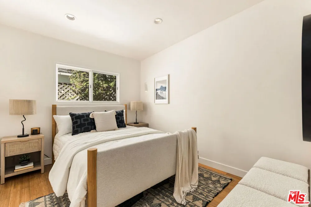 2429 Cloy Avenue Venice, CA 90291