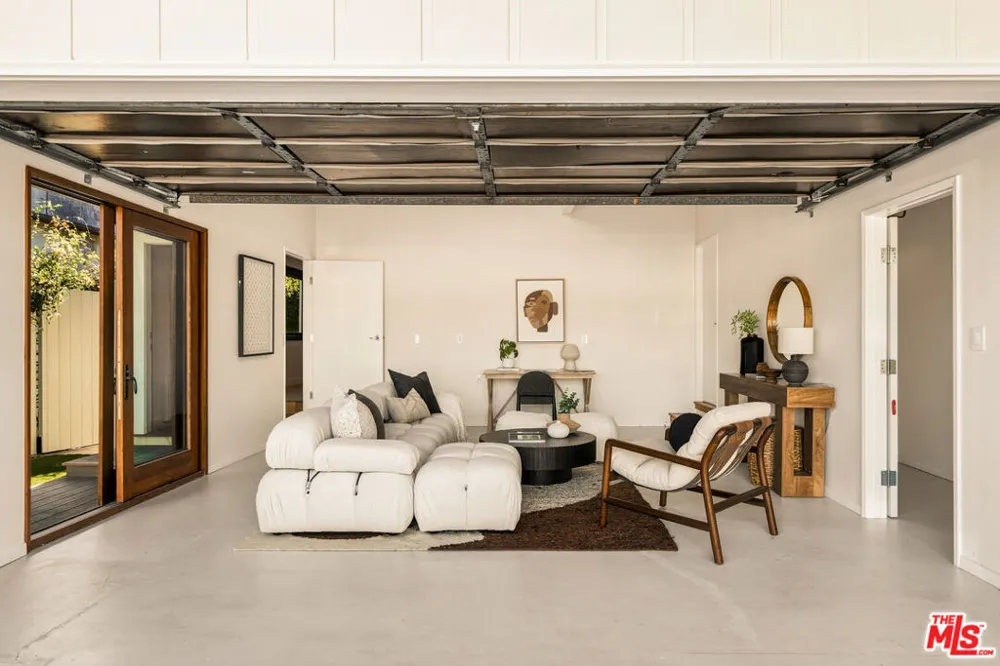 2429 Cloy Avenue Venice, CA 90291