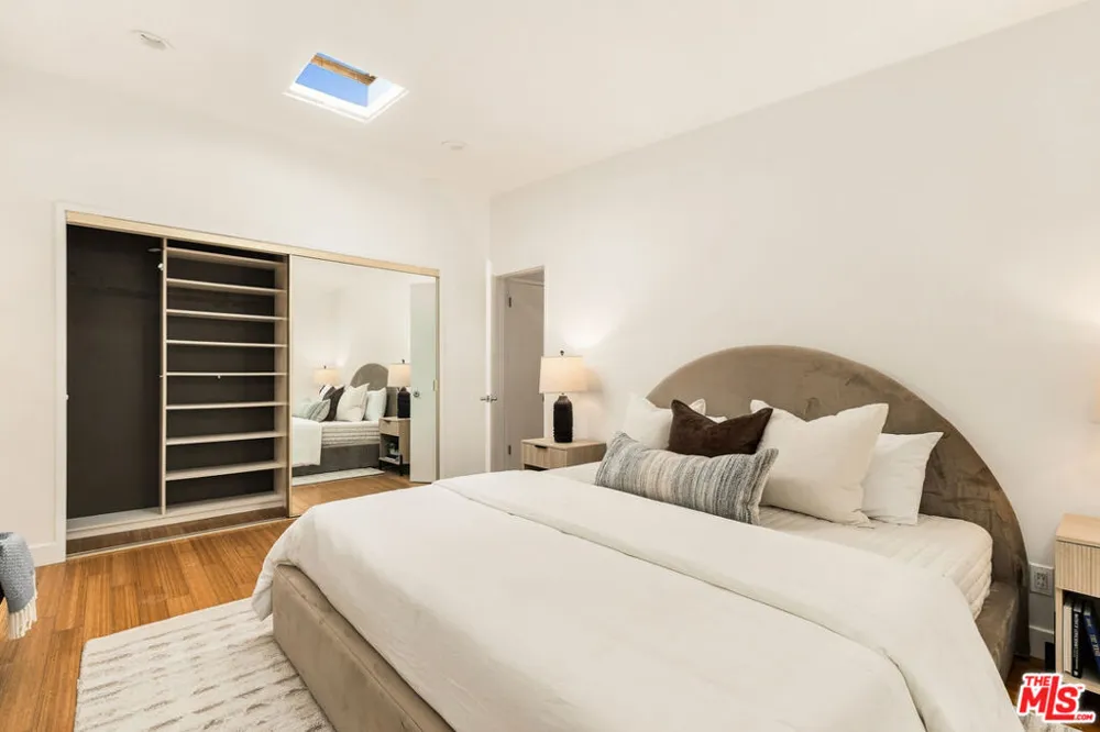2429 Cloy Avenue Venice, CA 90291