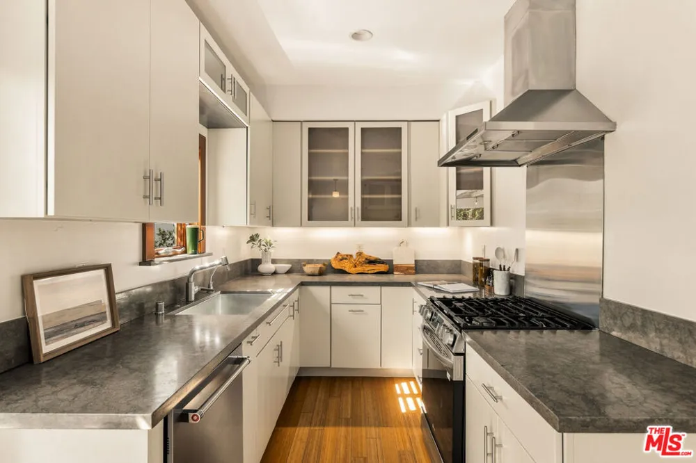 2429 Cloy Avenue Venice, CA 90291