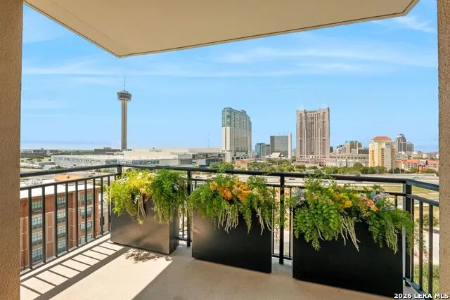 215 CENTER ST #807 San Antonio, TX 78202