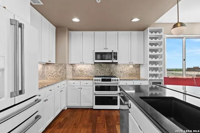 215 CENTER ST #807 San Antonio, TX 78202