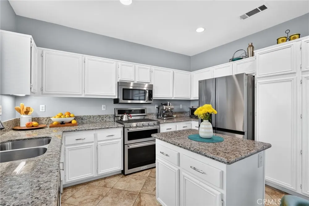 11992 Greenbluff Yucaipa, CA 92399