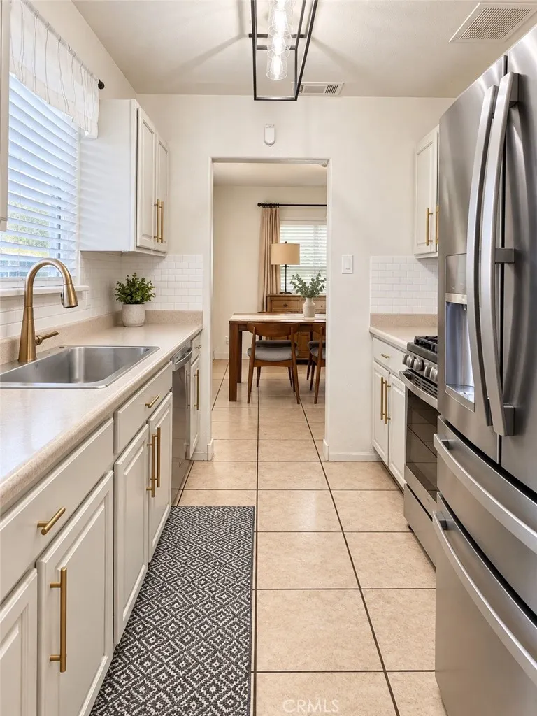 2784 Mountain View Avenue San Bernardino, CA 92405