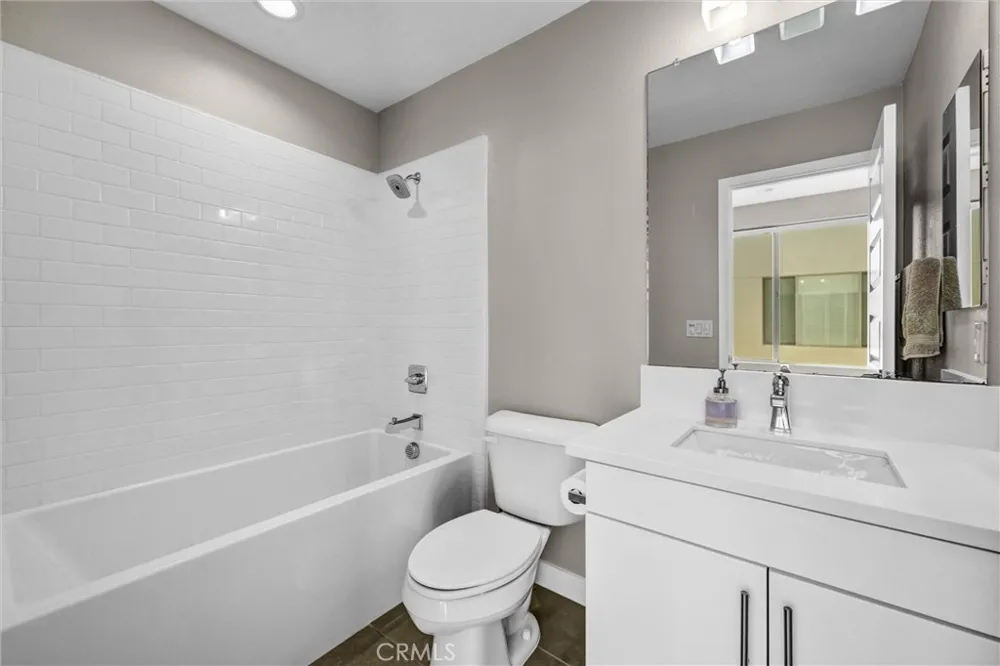 18 Ebb Tide Newport Beach, CA 92663