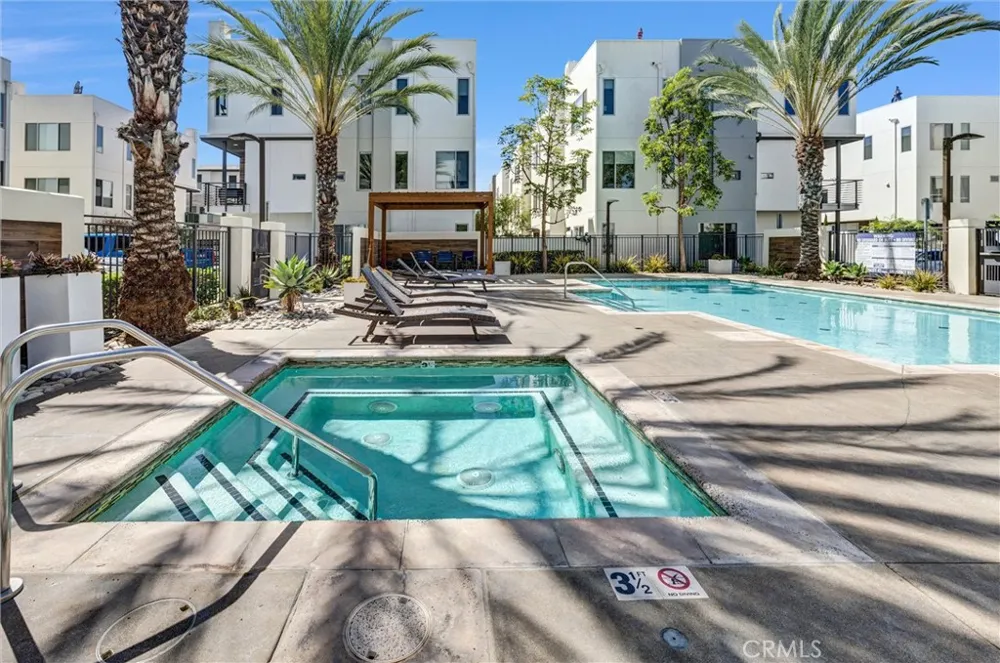 18 Ebb Tide Newport Beach, CA 92663