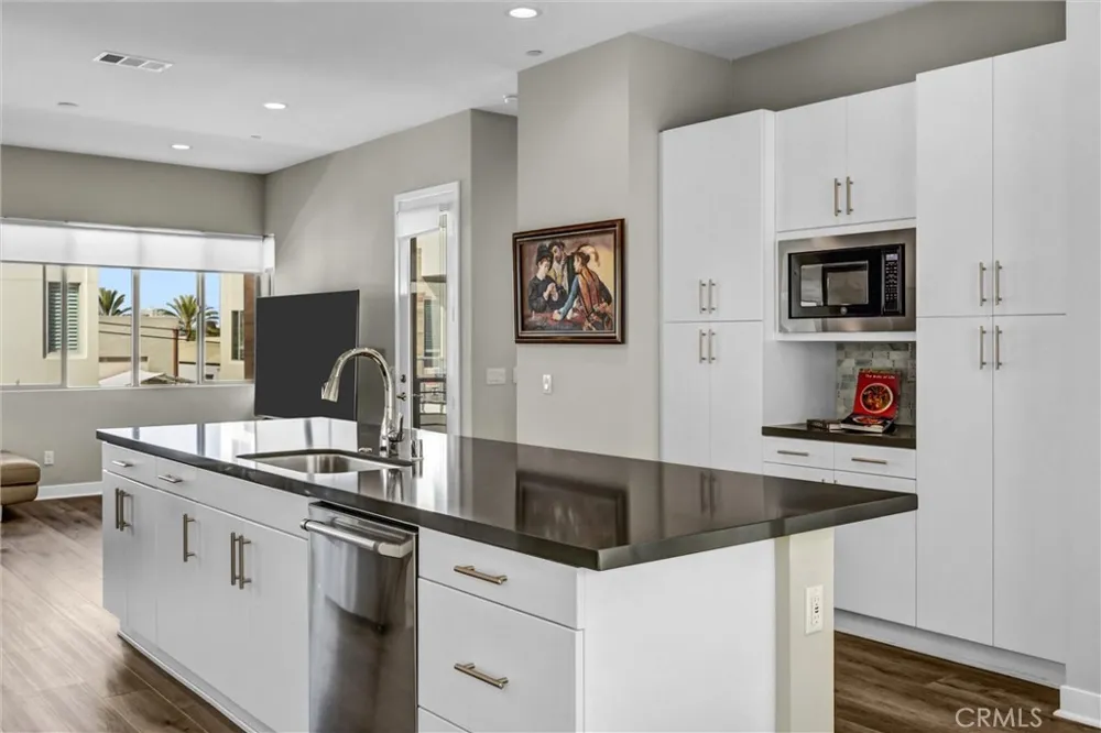 18 Ebb Tide Newport Beach, CA 92663