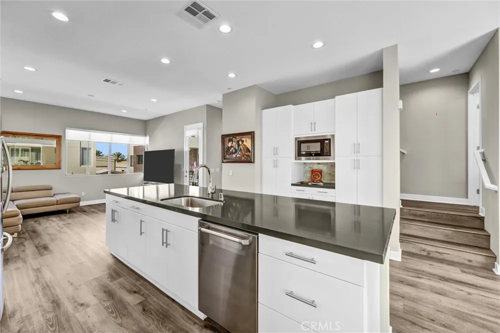 18 Ebb Tide Newport Beach, CA 92663