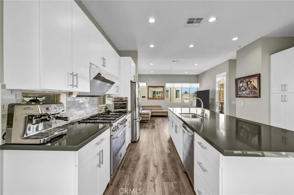 18 Ebb Tide Newport Beach, CA 92663