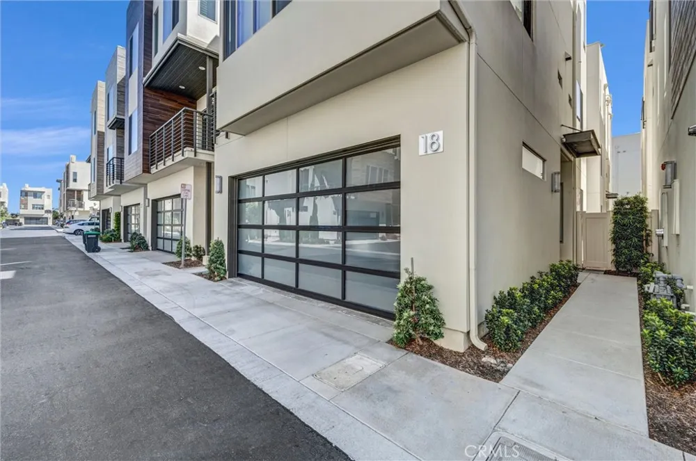 18 Ebb Tide Newport Beach, CA 92663