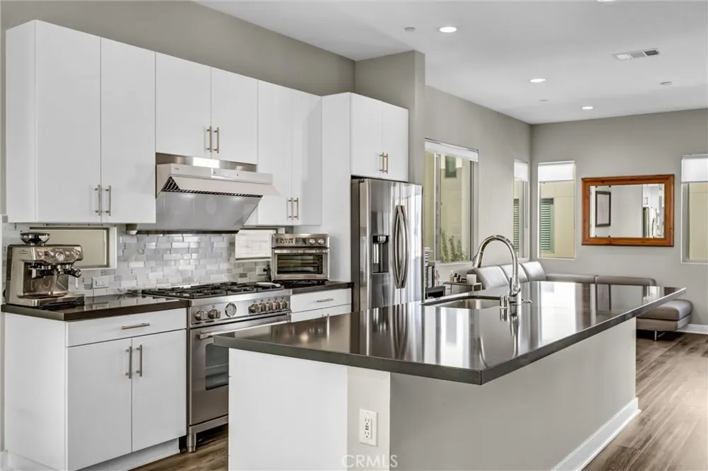 18 Ebb Tide Newport Beach, CA 92663
