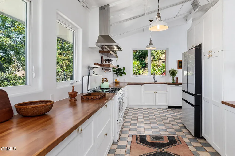 2537 Crestmoore Place Los Angeles, CA 90065