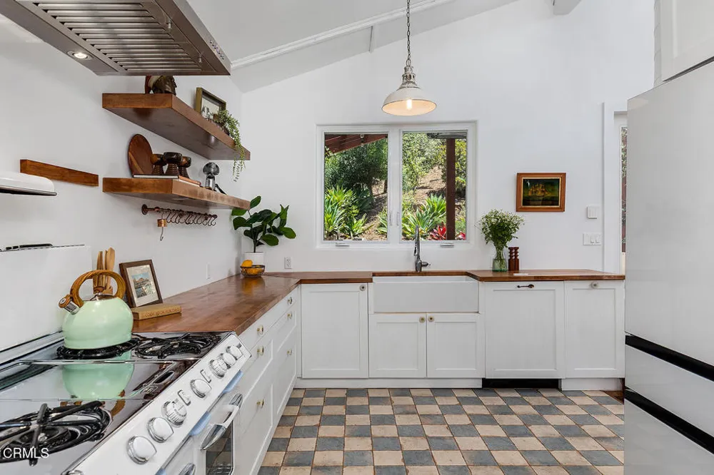 2537 Crestmoore Place Los Angeles, CA 90065