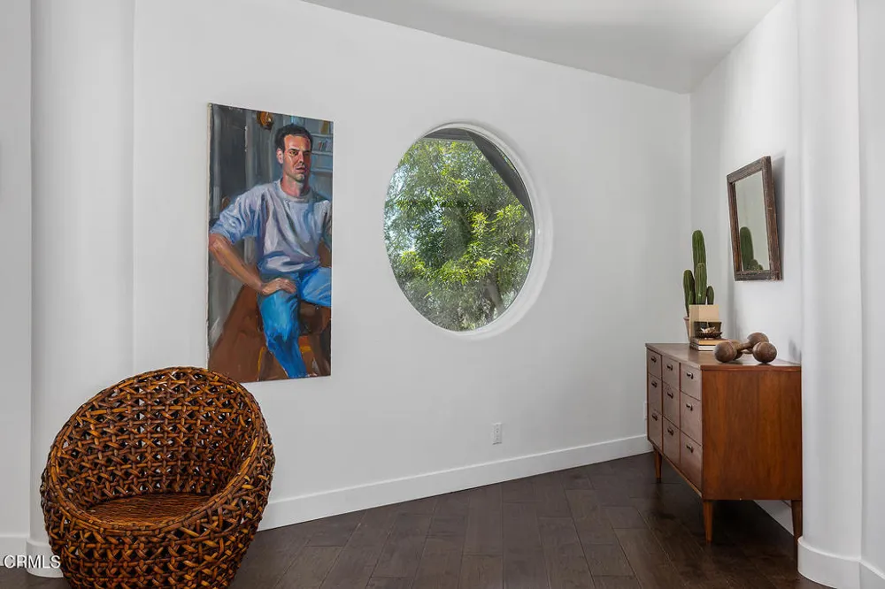 2537 Crestmoore Place Los Angeles, CA 90065