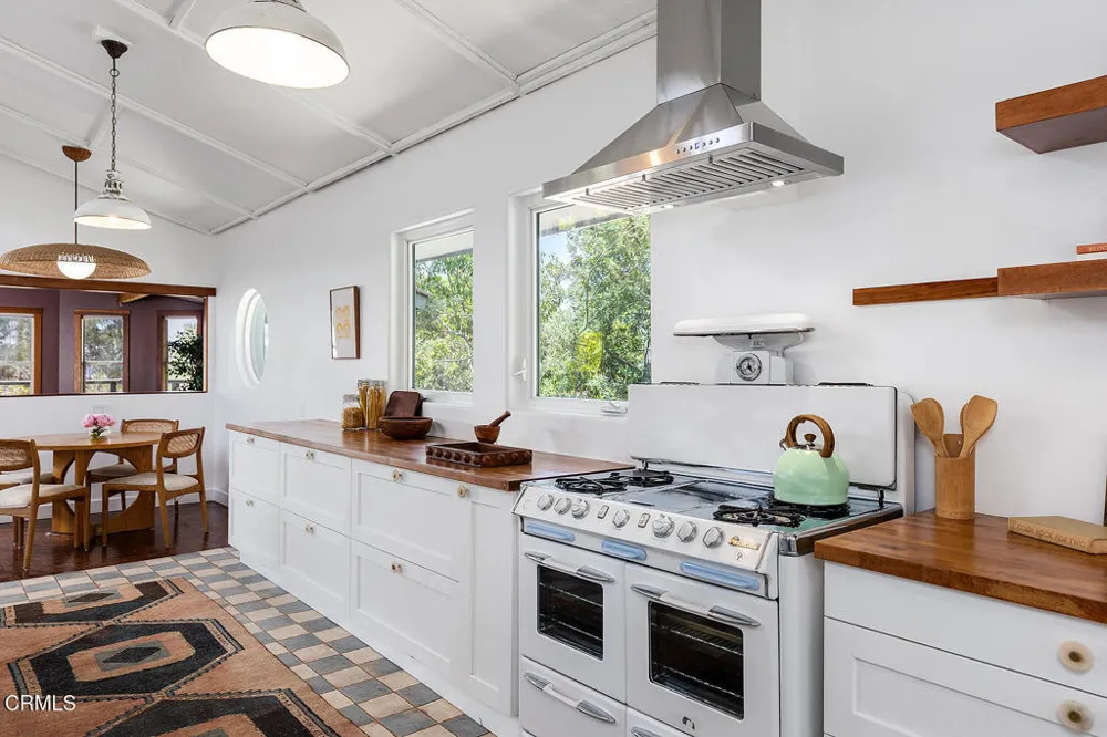 2537 Crestmoore Place Los Angeles, CA 90065