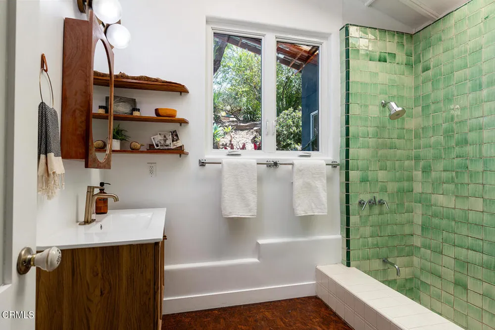 2537 Crestmoore Place Los Angeles, CA 90065