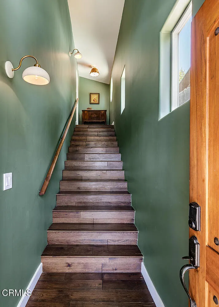 2537 Crestmoore Place Los Angeles, CA 90065