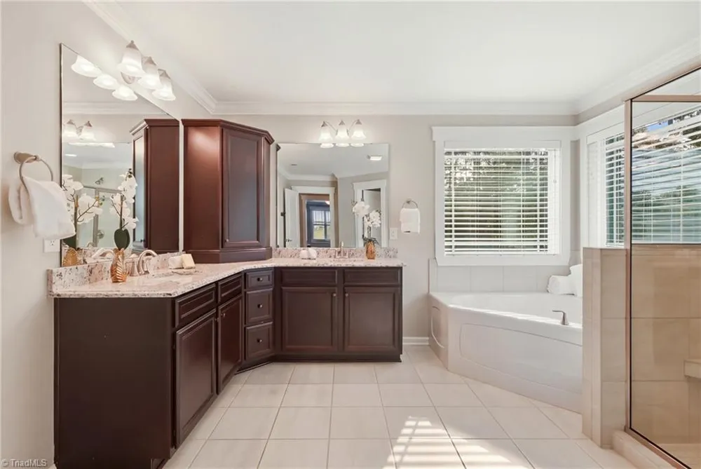 6601 Hedgerow Court Summerfield, NC 27358