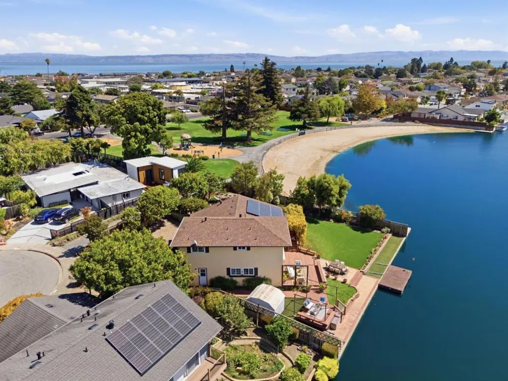 798 Widgeon Street Foster City, CA 94404