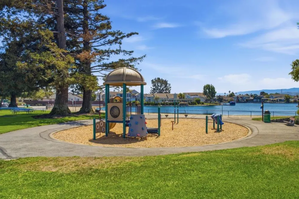 798 Widgeon Street Foster City, CA 94404
