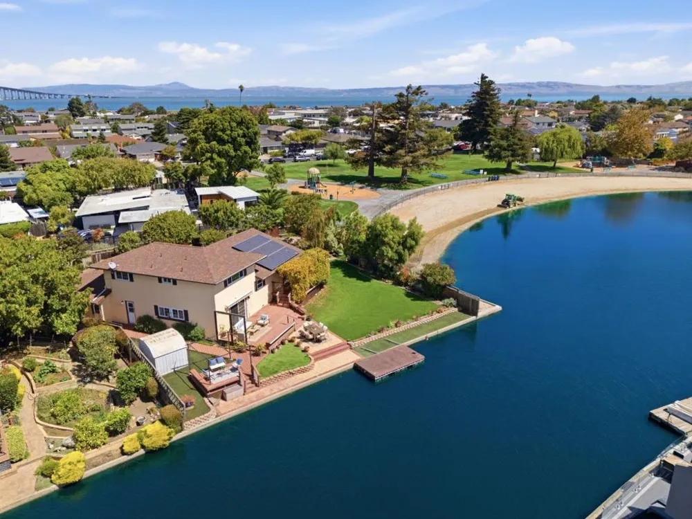 798 Widgeon Street Foster City, CA 94404