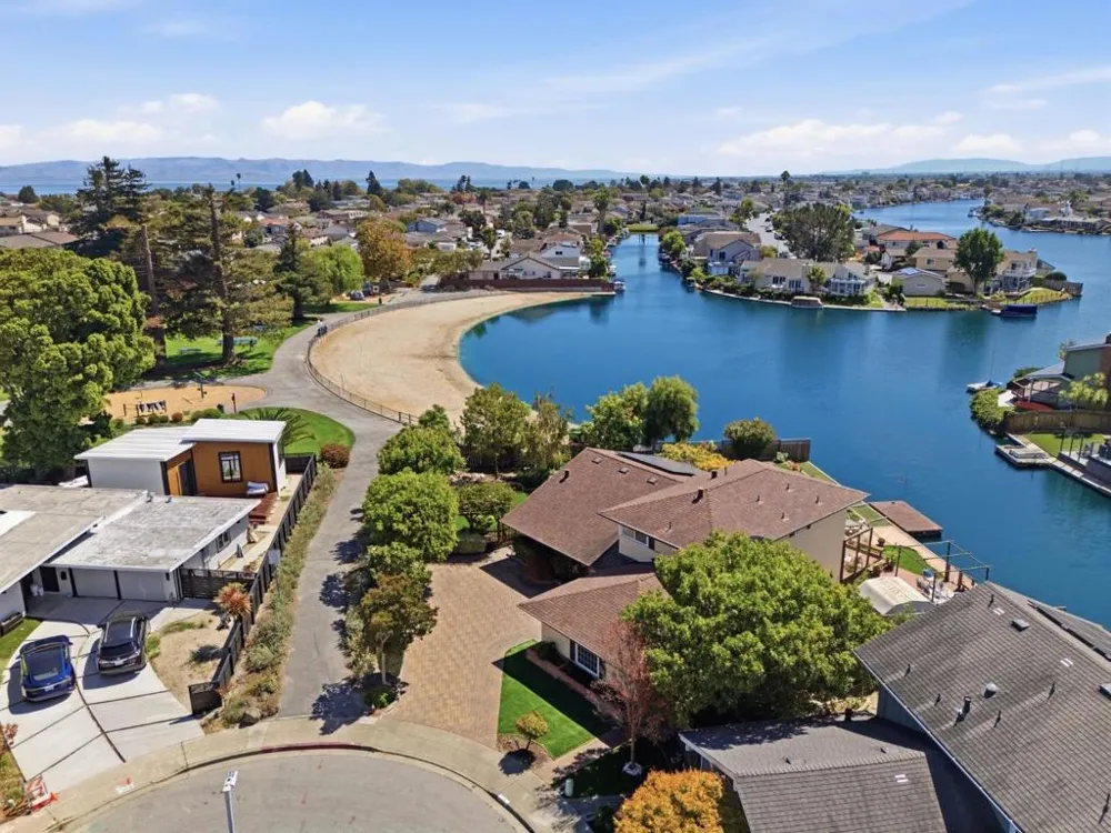 798 Widgeon Street Foster City, CA 94404