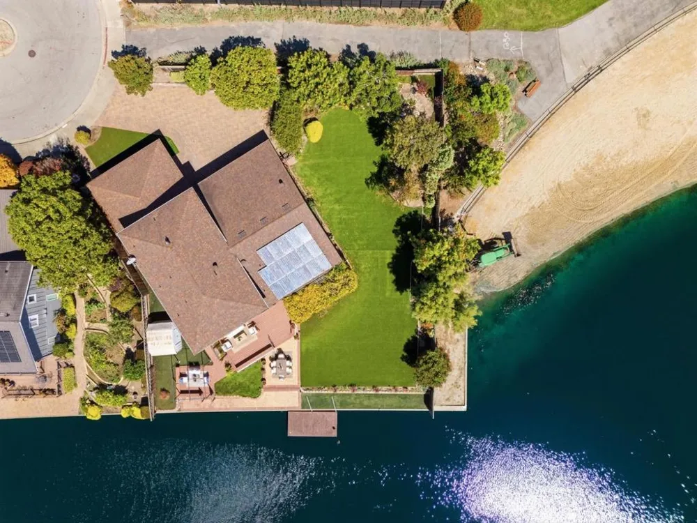 798 Widgeon Street Foster City, CA 94404