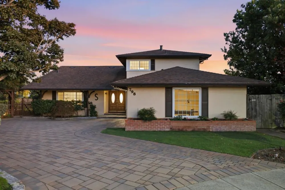 798 Widgeon Street Foster City, CA 94404